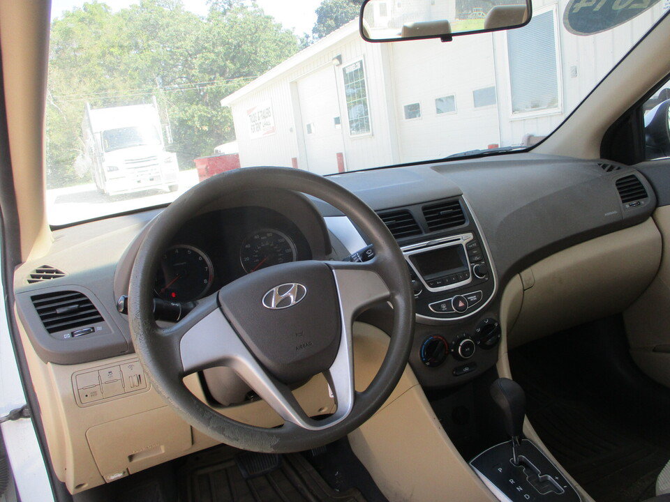 Used 2014 Hyundai Accent GLS FWD image 7
