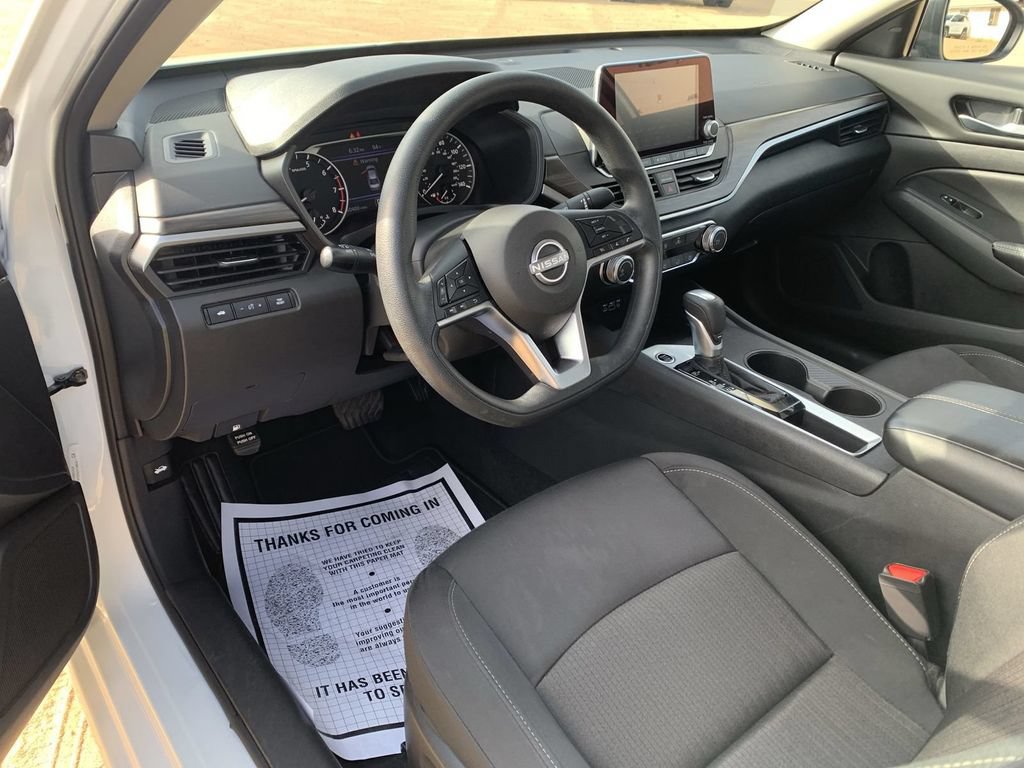 Used 2025 Nissan Altima 2.5 SV FWD image 7