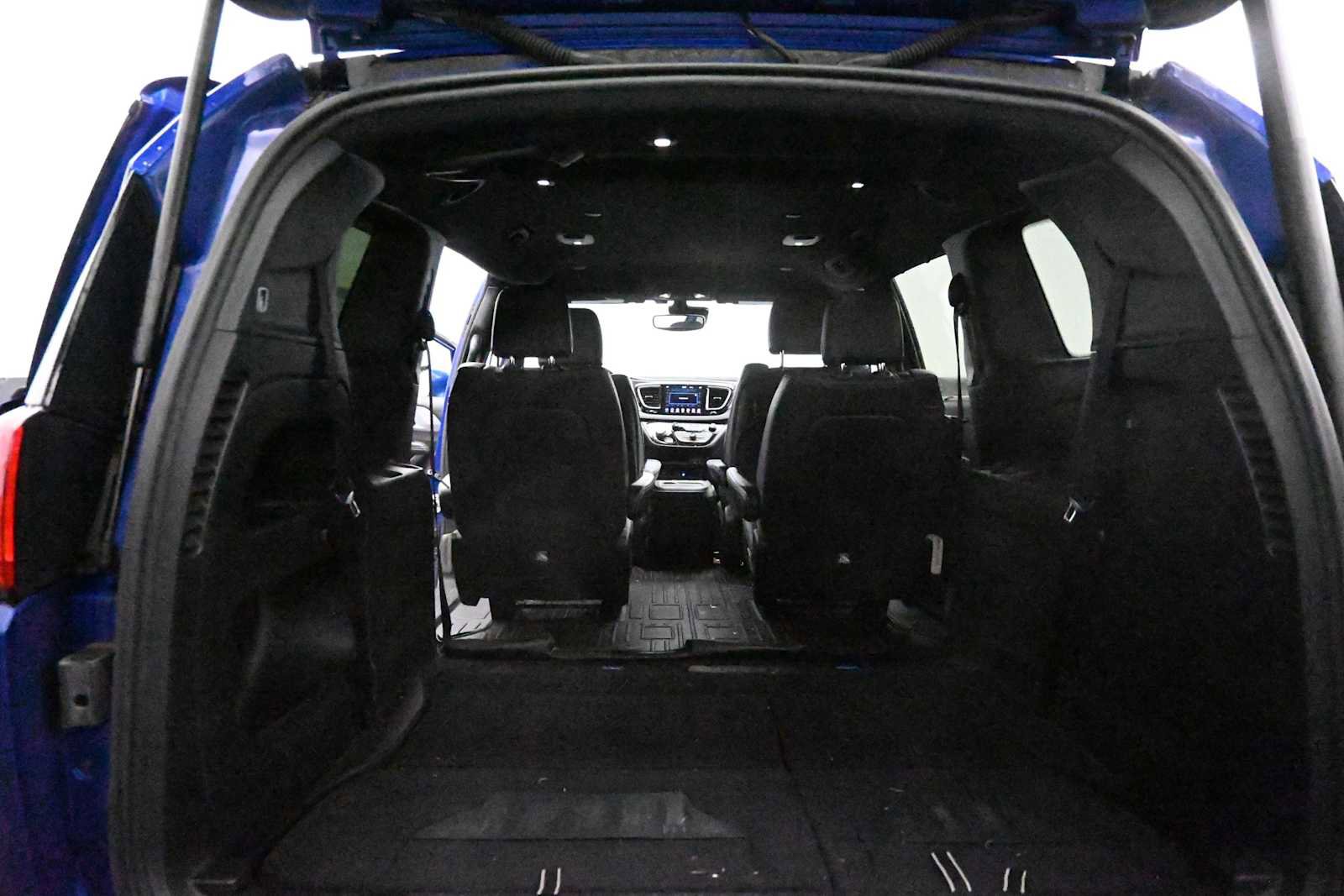 Used 2019 Chrysler Pacifica Touring-L Plus w/ Advanced Safetytec Group FWD image 19