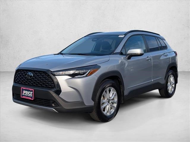 Used 2024 Toyota Corolla Cross LE image 1