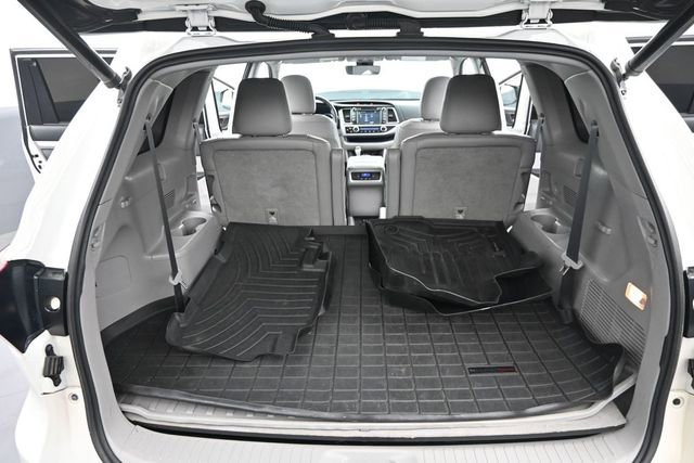 Used 2018 Toyota Highlander XLE AWD/4WD image 17