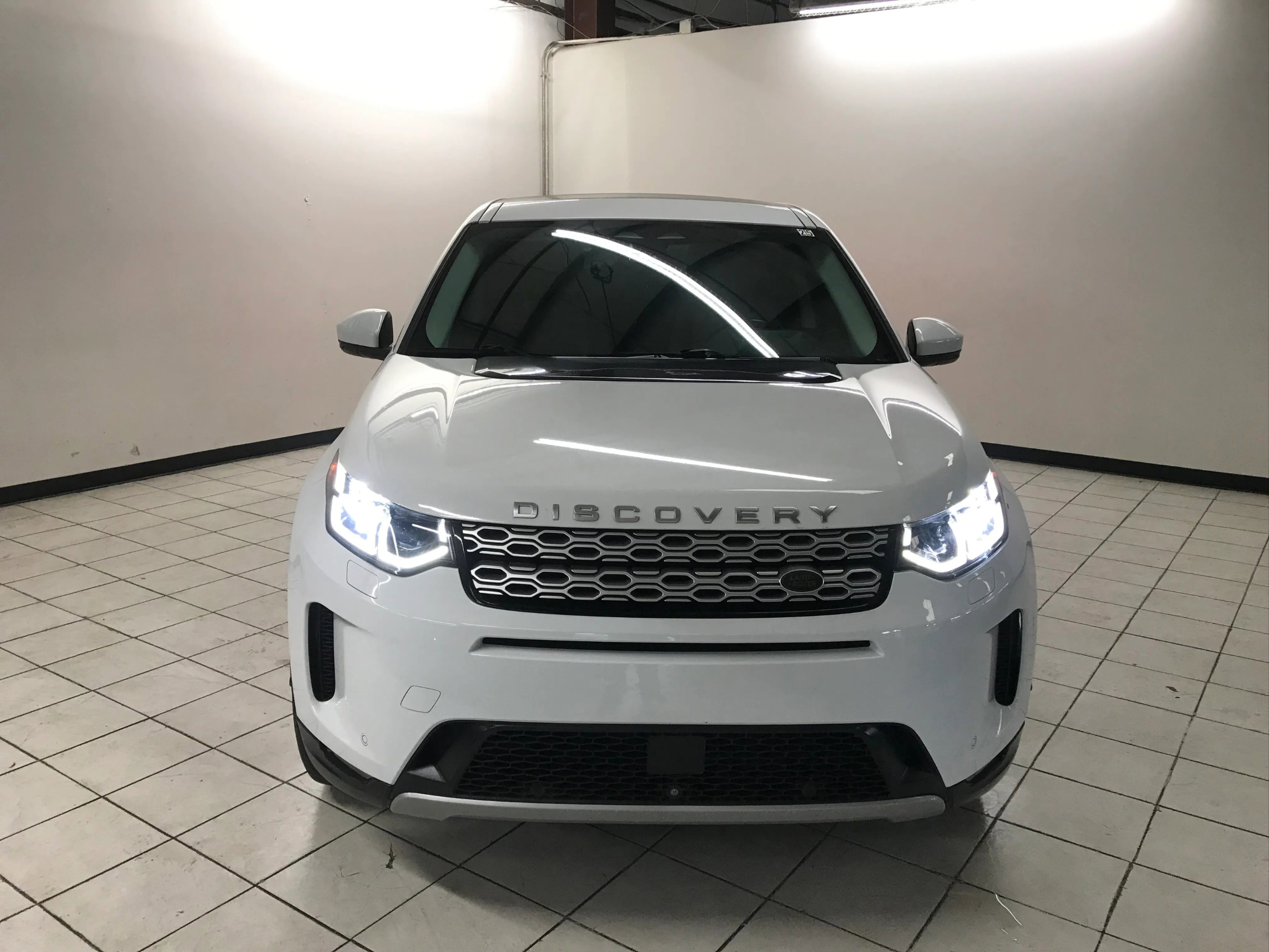 Used 2021 Land Rover Discovery Sport SE AWD/4WD image 2