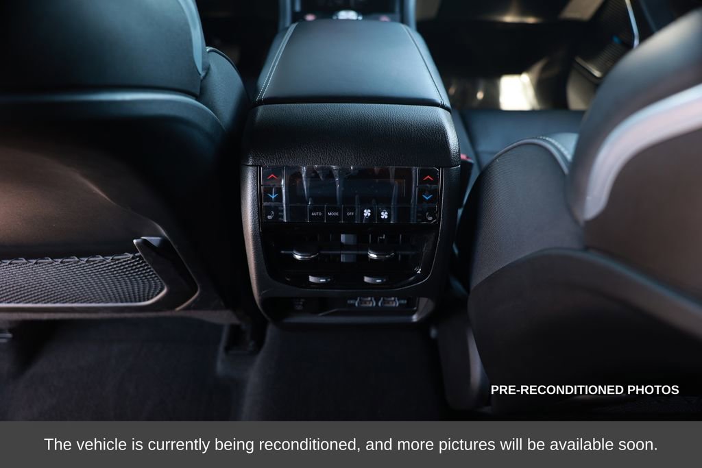 Used 2023 Jeep Grand Cherokee Overland w/ Advanced Protech Group III image 31