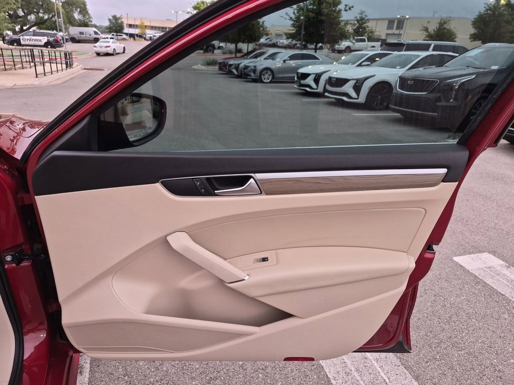 Used 2017 Volkswagen Passat 1.8T SE FWD image 37