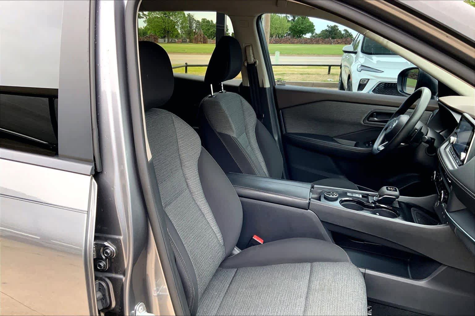 Used 2021 Nissan Rogue S AWD/4WD image 9