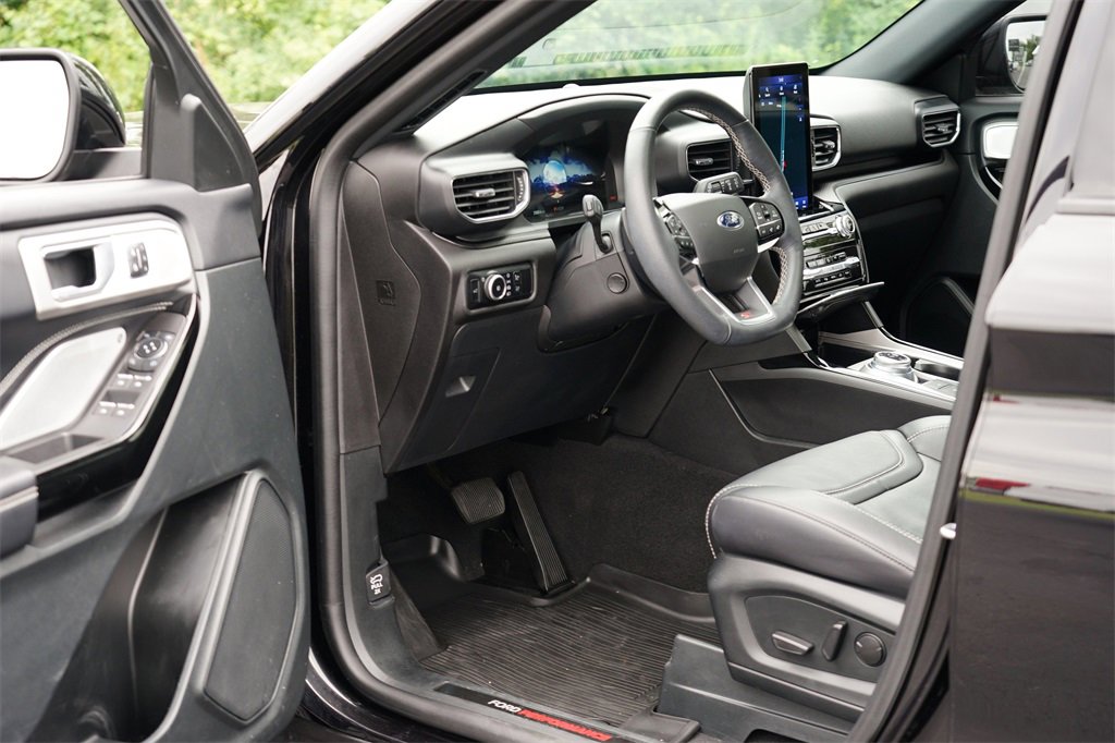 Used 2023 Ford Explorer ST w/ Technology Package image 13
