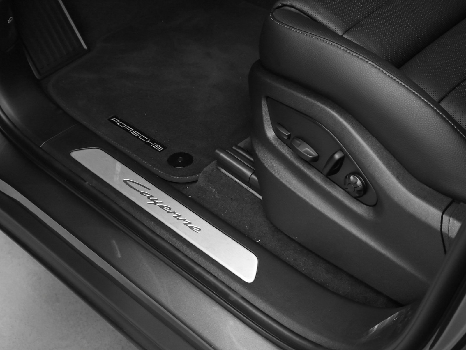 Certified 2025 Porsche Cayenne image 23