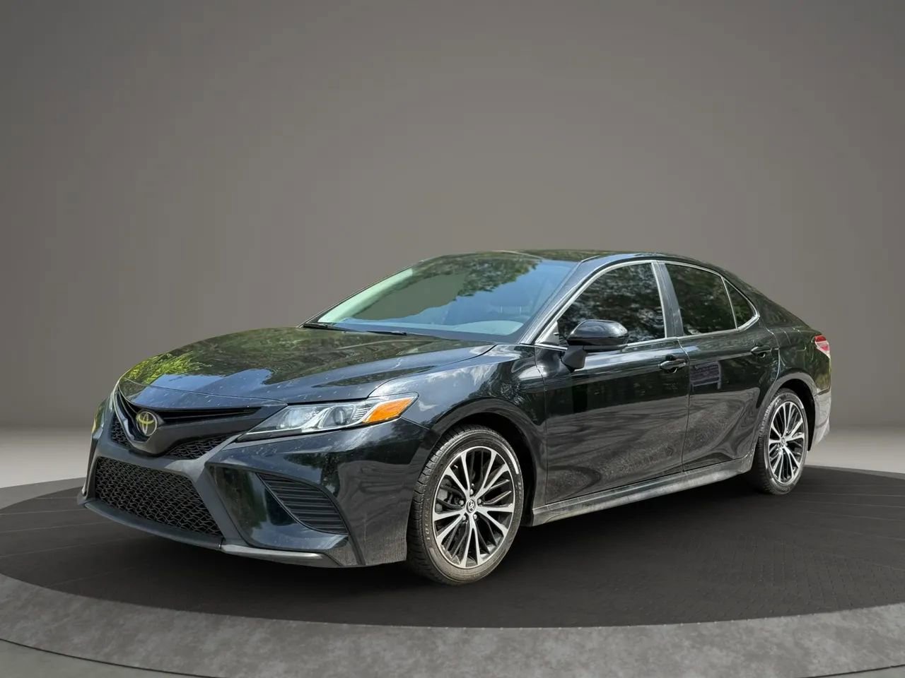 Used 2020 Toyota Camry SE FWD video 1