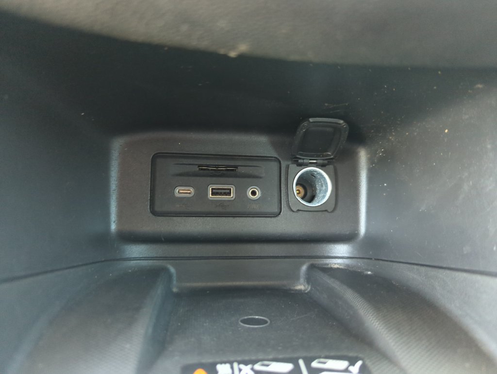 Used 2022 Chevrolet Equinox Premier FWD image 39