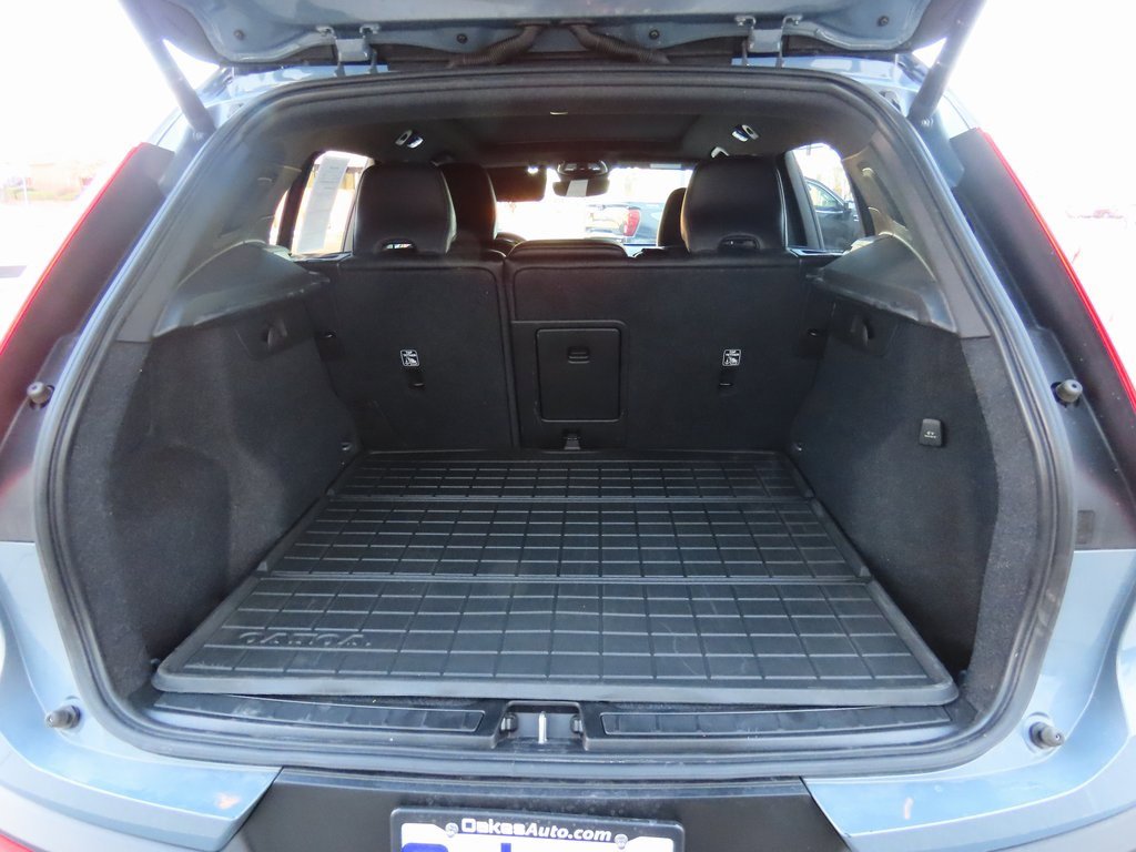 Used 2021 Volvo XC40 P8 Recharge image 20