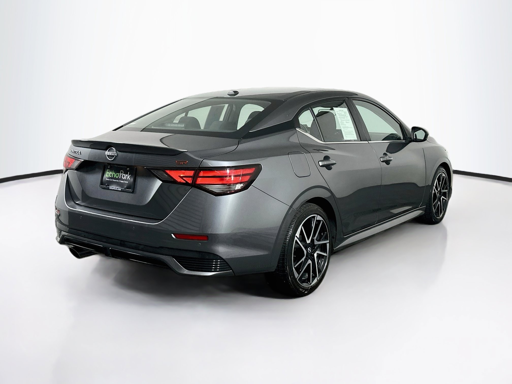 Used 2025 Nissan Sentra SR FWD image 9