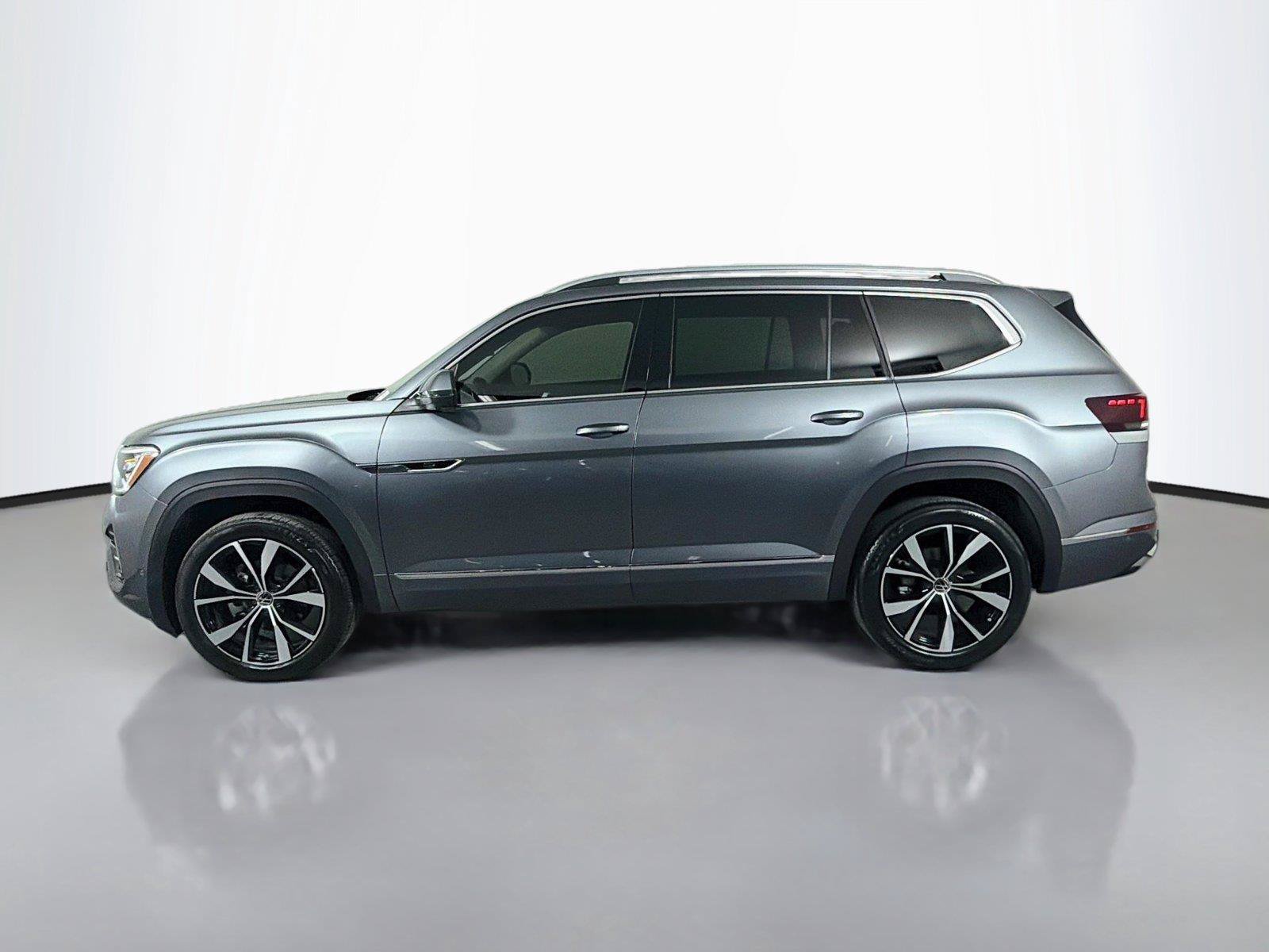 Used 2024 Volkswagen Atlas SEL Premium R-Line AWD/4WD image 8