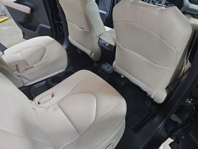 Used 2023 Toyota Highlander XLE image 12
