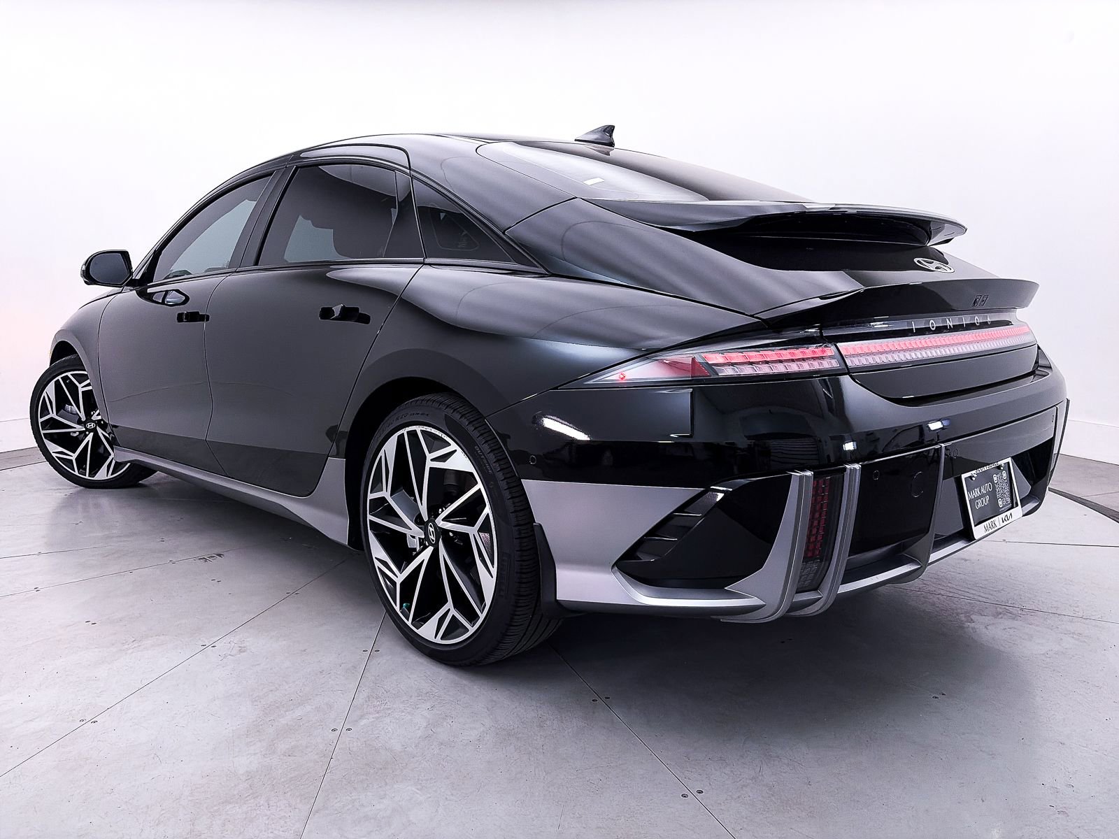 Used 2024 Hyundai Ioniq 6 Limited RWD image 2