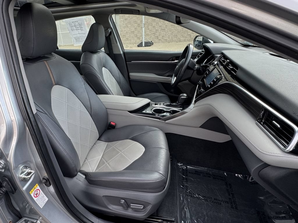 Used 2018 Toyota Camry XLE FWD image 38