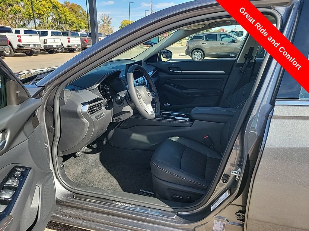 New 2025 Nissan Altima 2.5 SR w/ SR Premium Package FWD image 10
