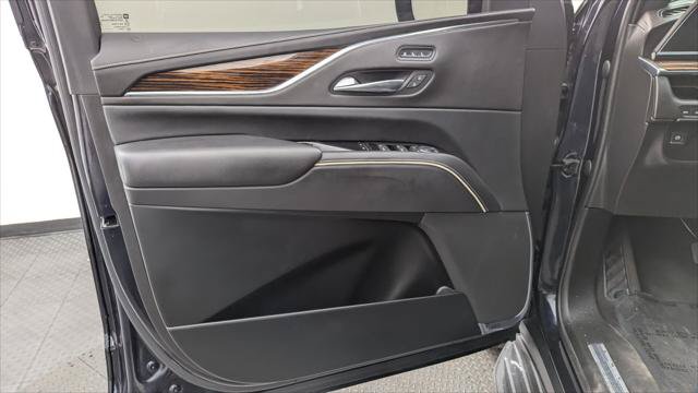 Used 2022 Cadillac Escalade ESV Premium Luxury AWD/4WD image 13