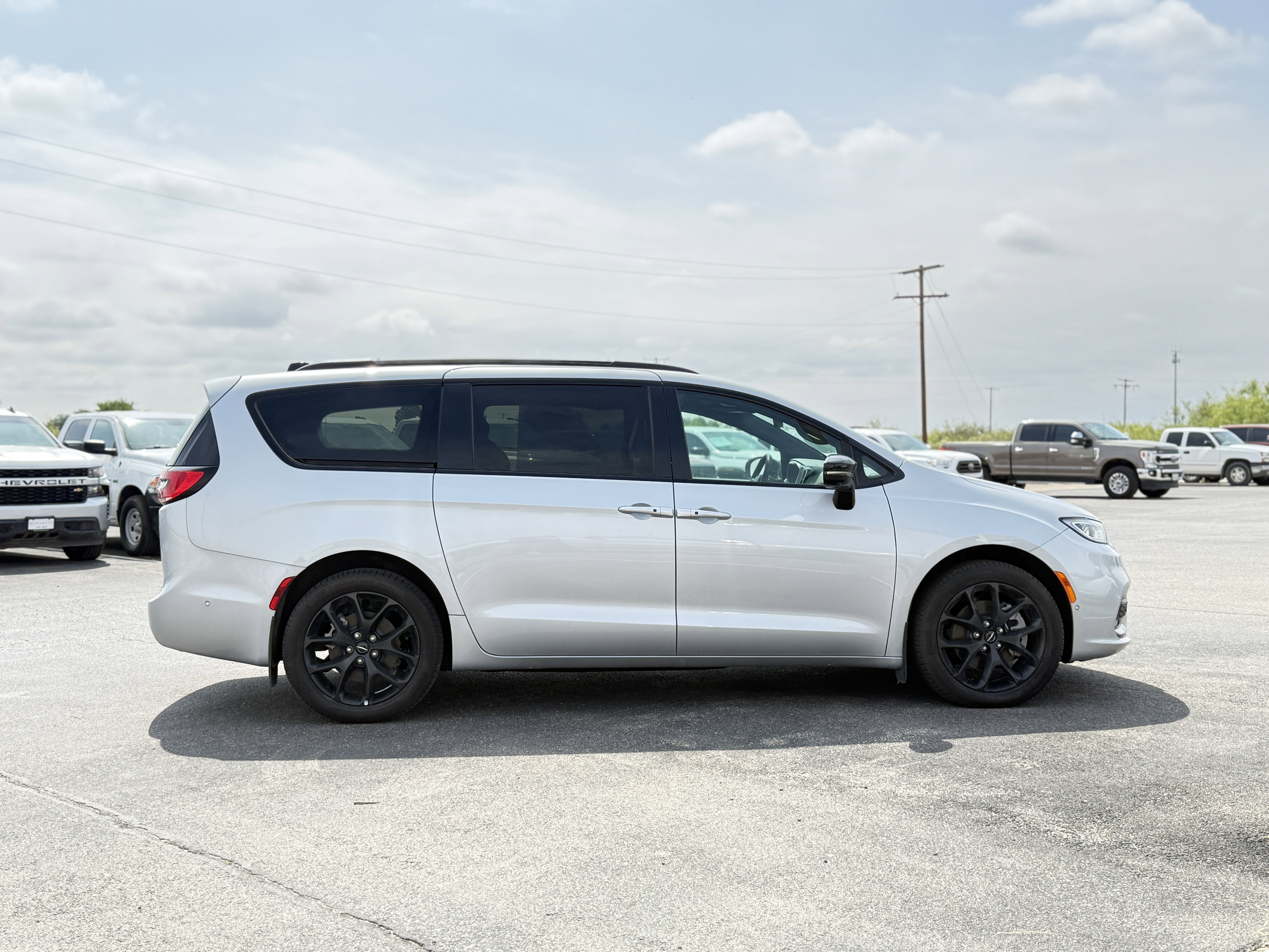 New 2024 Chrysler Pacifica Touring-L w/ S Appearance Package image 4