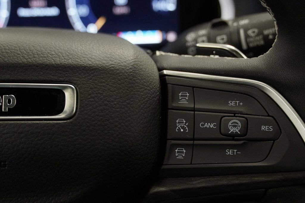 New 2026 Jeep Grand Cherokee Altitude image 25