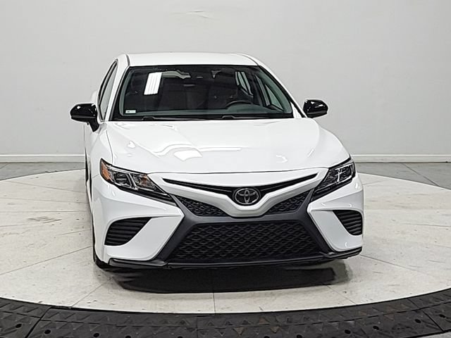 Used 2020 Toyota Camry SE FWD image 2