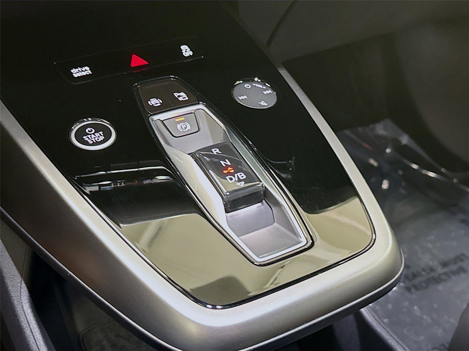 Used 2024 Audi Q4 e-tron Premium Plus w/ Premium Plus image 17