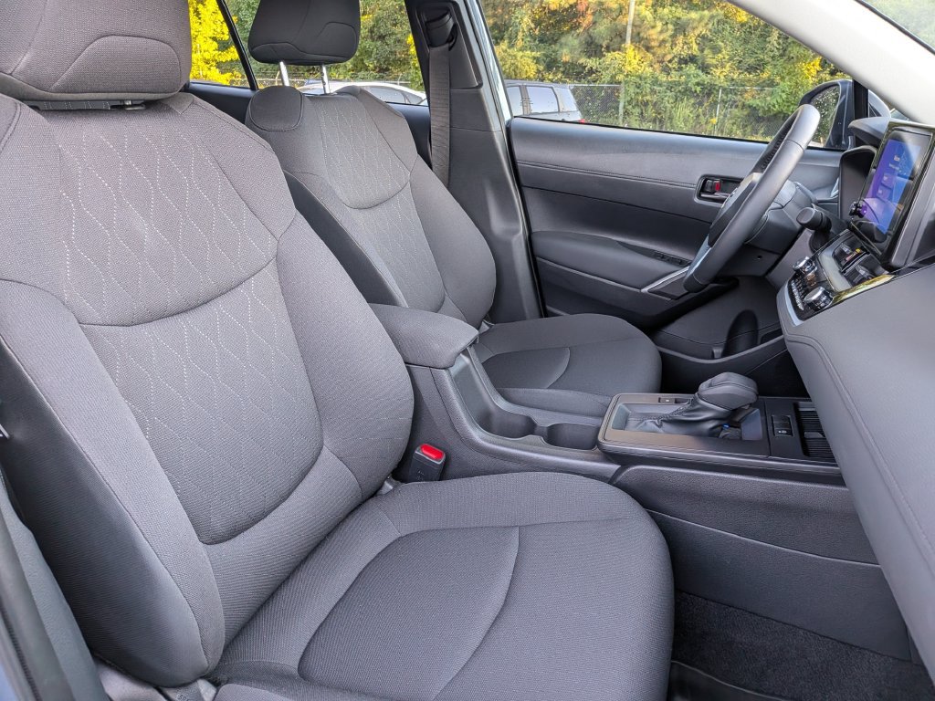 Used 2026 Toyota Corolla Cross LE FWD image 31