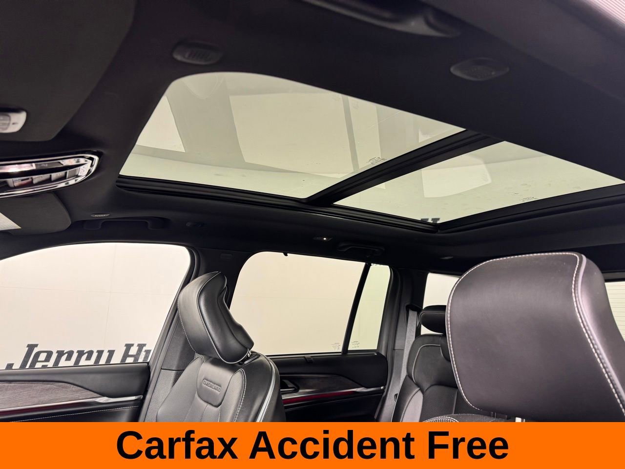 Used 2024 Jeep Grand Cherokee Overland w/ Luxury Tech Group IV image 3