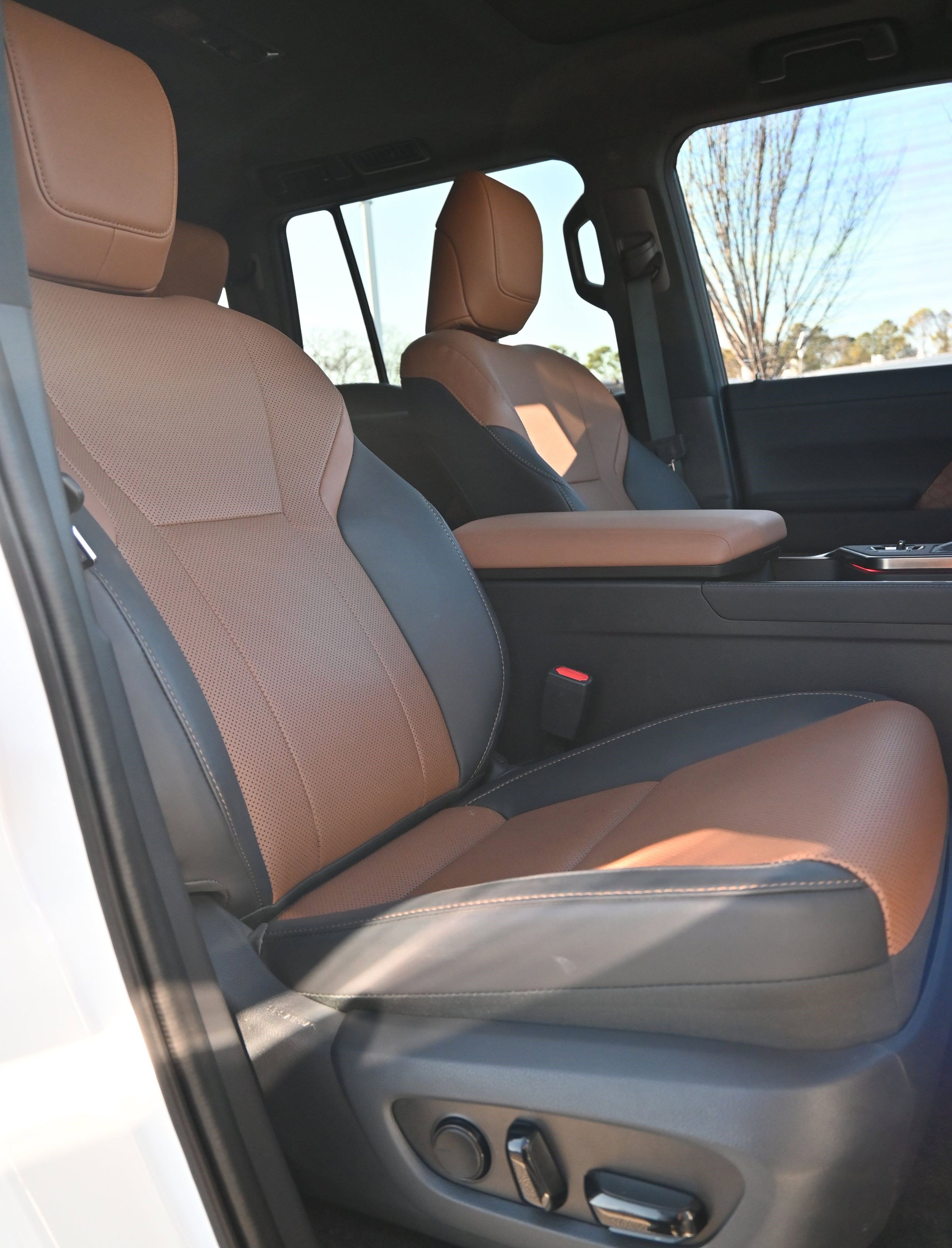 Used 2025 Lexus GX 550 GX 550 Premium+ w/ Cold Area Package image 34