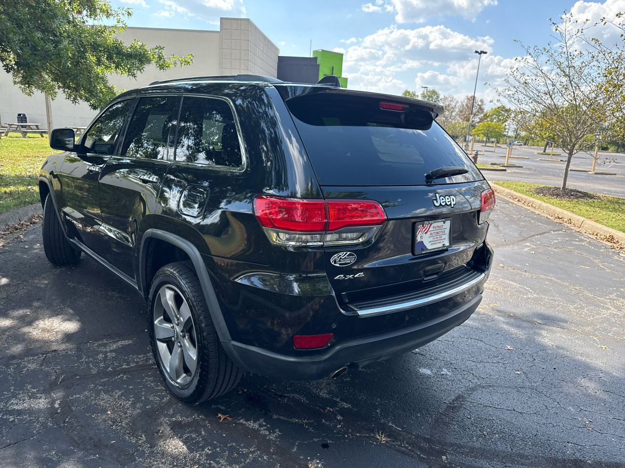 Used 2014 Jeep Grand Cherokee Limited w/ Luxury Group II image 4