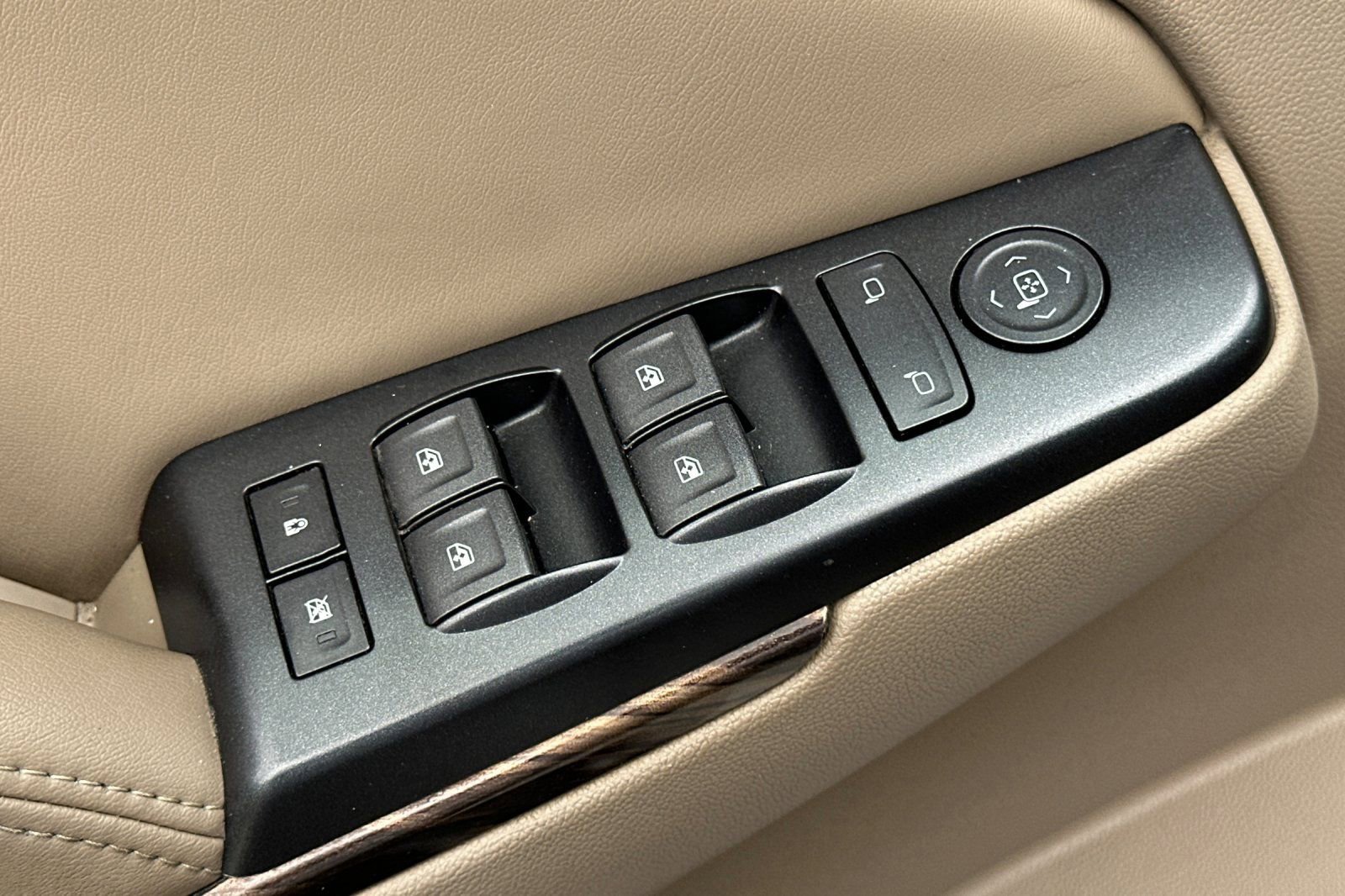 Used 2015 GMC Yukon SLE w/ Convenience Package image 12