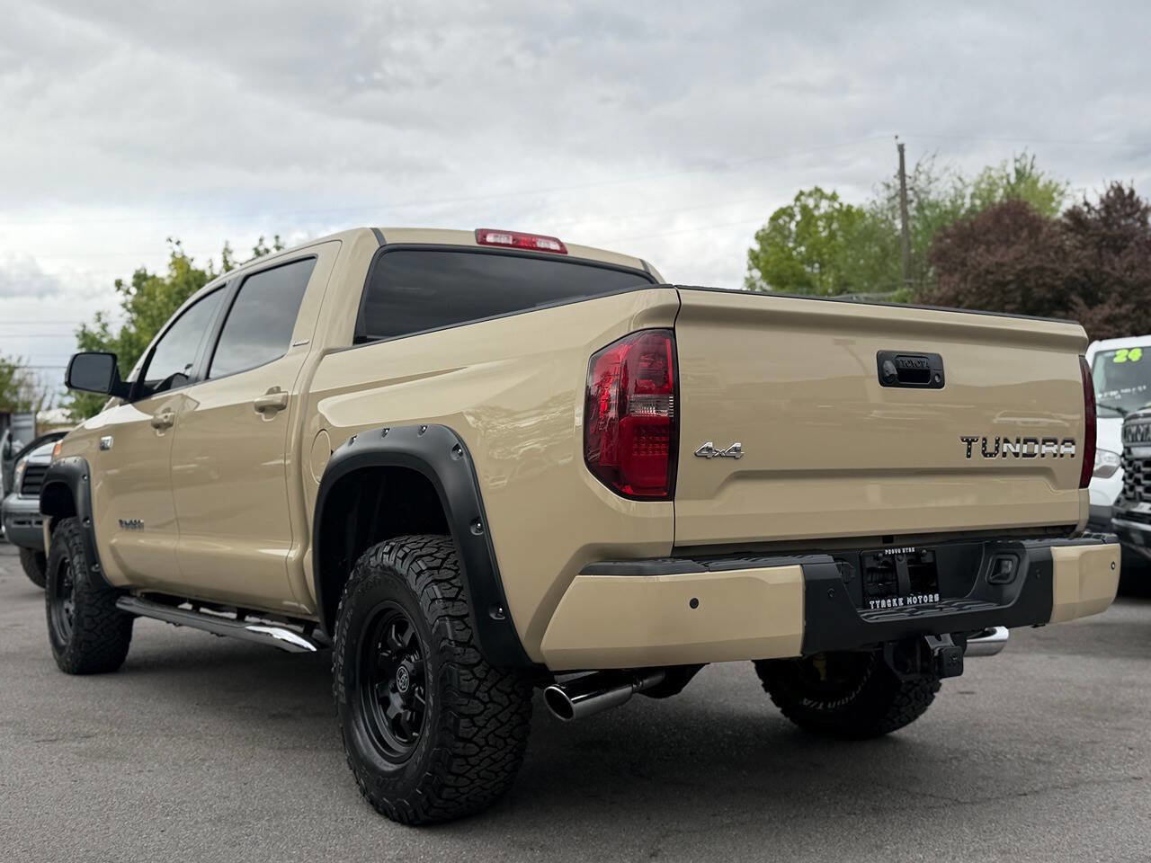 Used 2017 Toyota Tundra Limited w/ Limited Premium Package AWD/4WD image 17