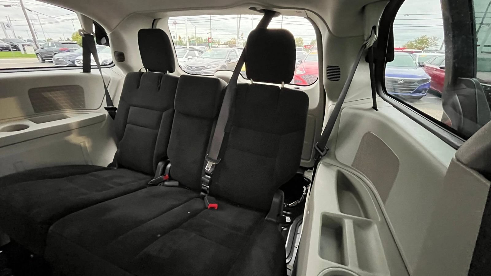 Used 2019 Dodge Grand Caravan SE w/ UConnect Hands-Free Group FWD image 43