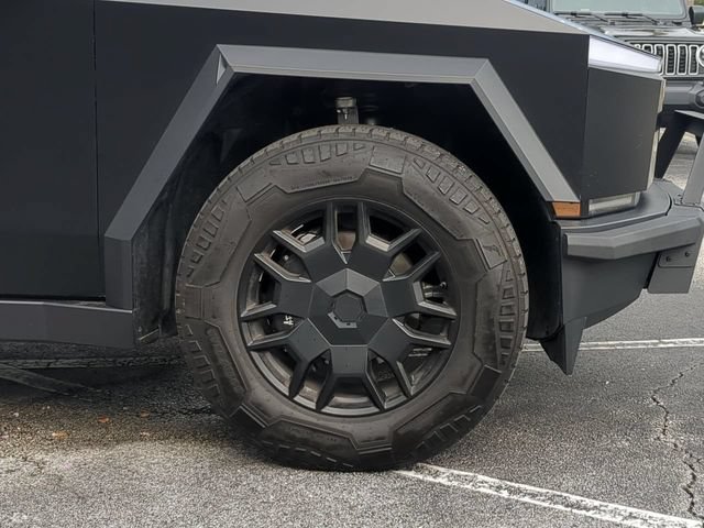 Used 2024 Tesla Cybertruck AWD Crew Cab image 10