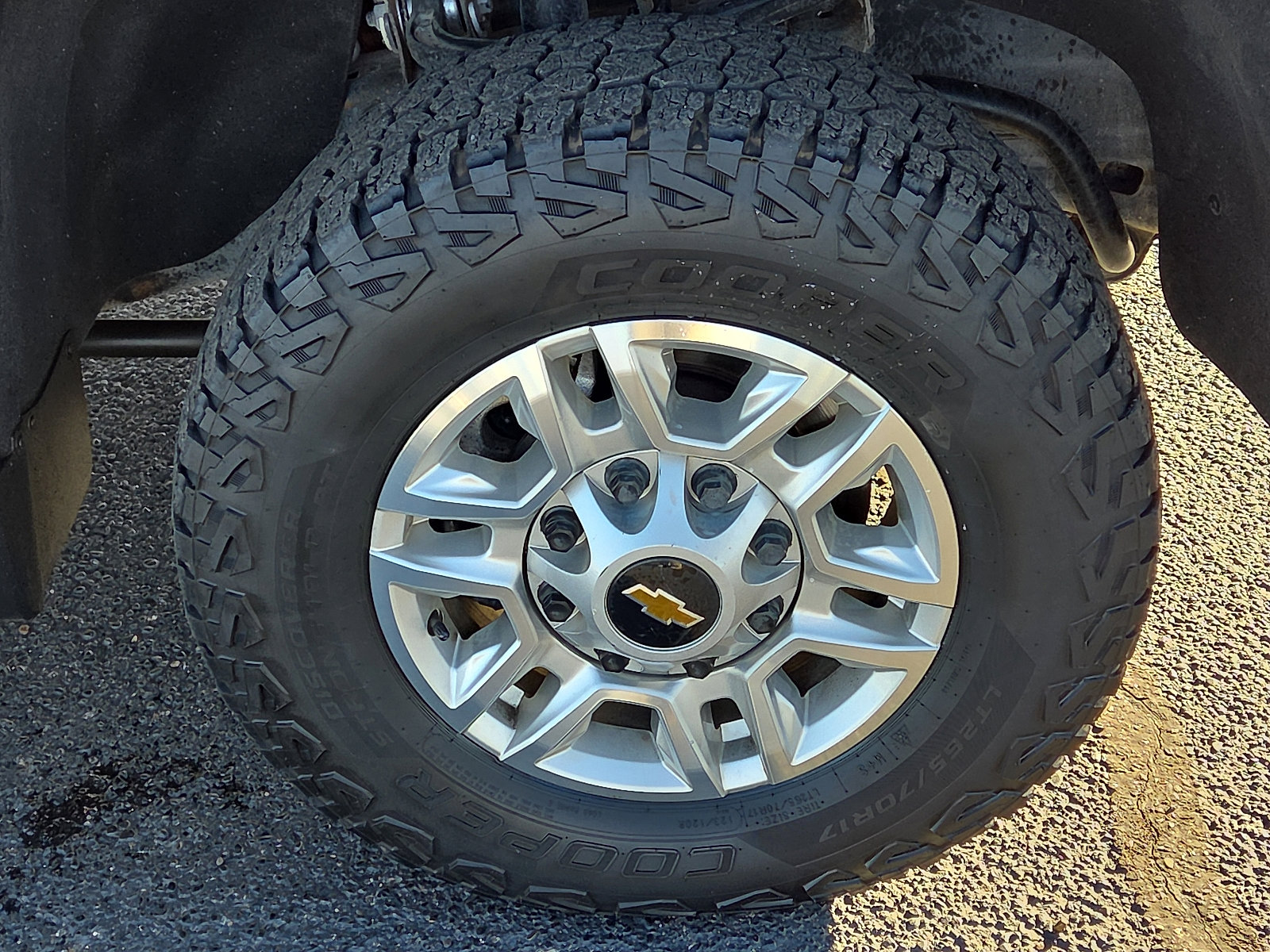 Used 2024 Chevrolet Silverado 2500 LT w/ Convenience Package image 7