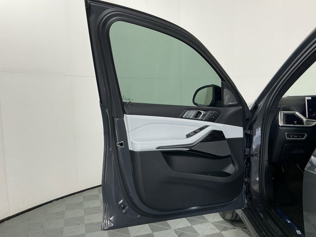 New 2026 BMW X7 xDrive40i w/ M Sport Package AWD/4WD image 19