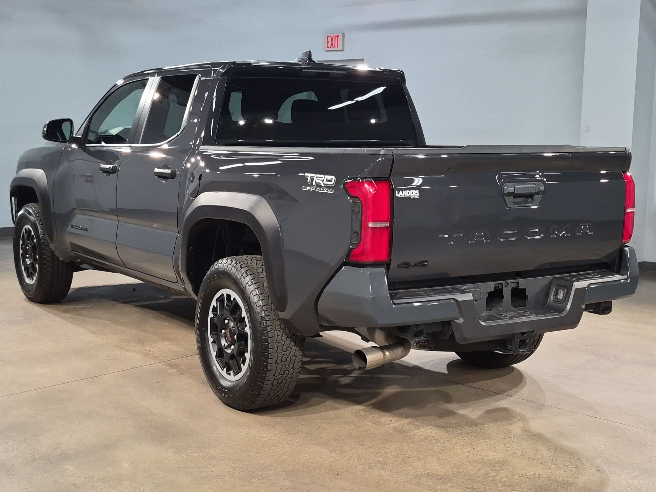 Used 2025 Toyota Tacoma TRD Off-Road AWD/4WD image 5
