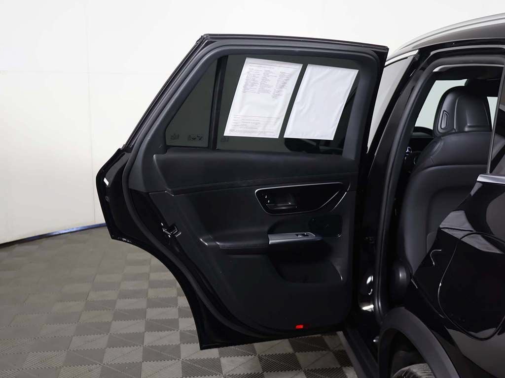 Used 2025 Mercedes-Benz GLC 350e 4MATIC image 22
