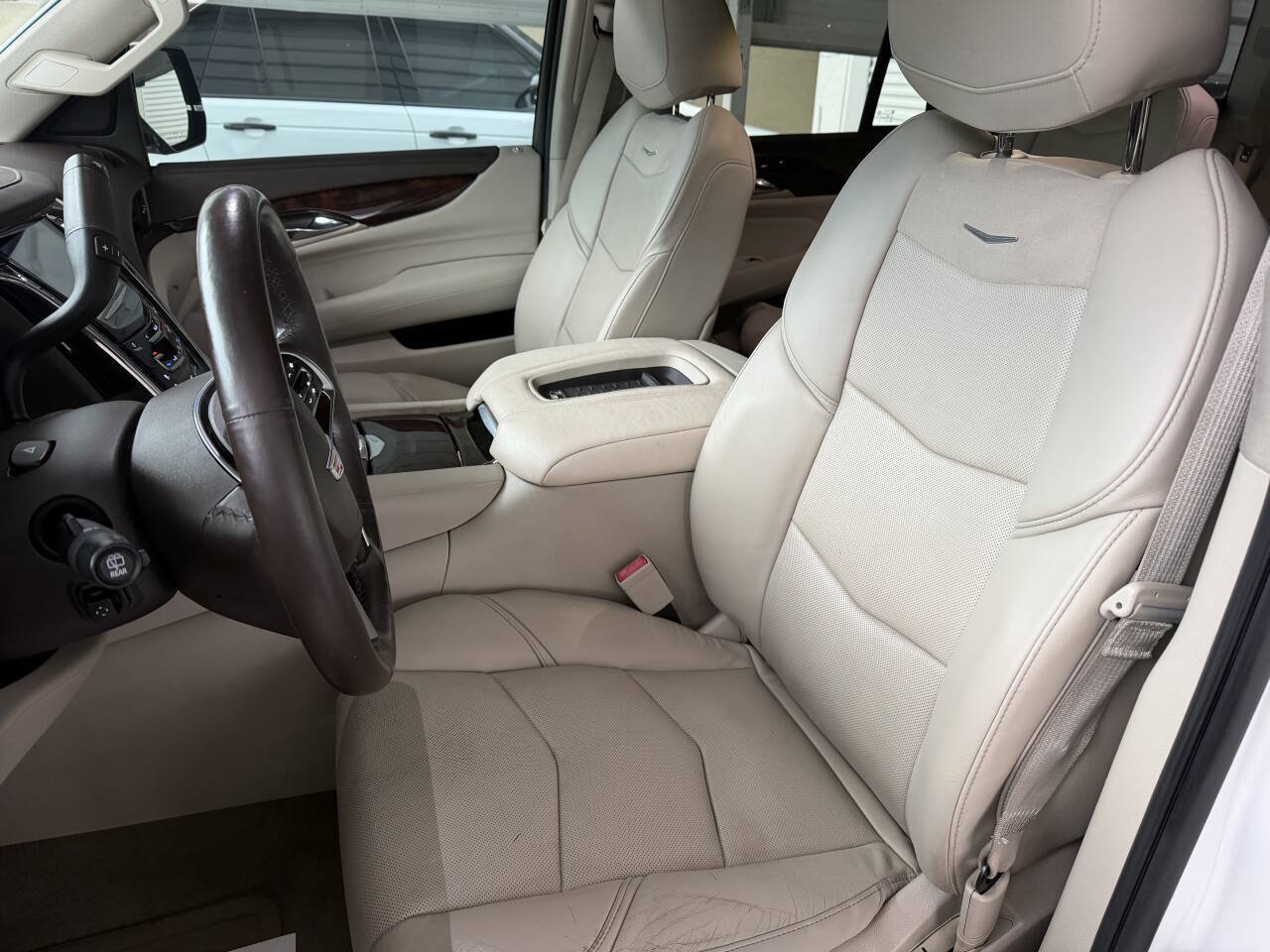 Used 2016 Cadillac Escalade Luxury AWD/4WD image 9