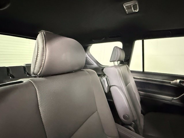 Used 2023 Lexus GX 460 Premium w/ Accessory Package AWD/4WD image 27