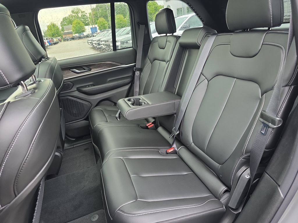 New 2027 Jeep Grand Cherokee Limited w/ Limited Altitude Package AWD/4WD image 14