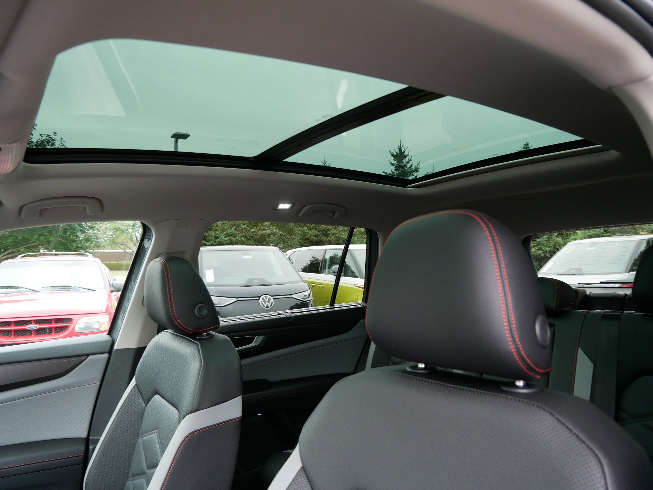 New 2026 Volkswagen Atlas Peak Edition image 9