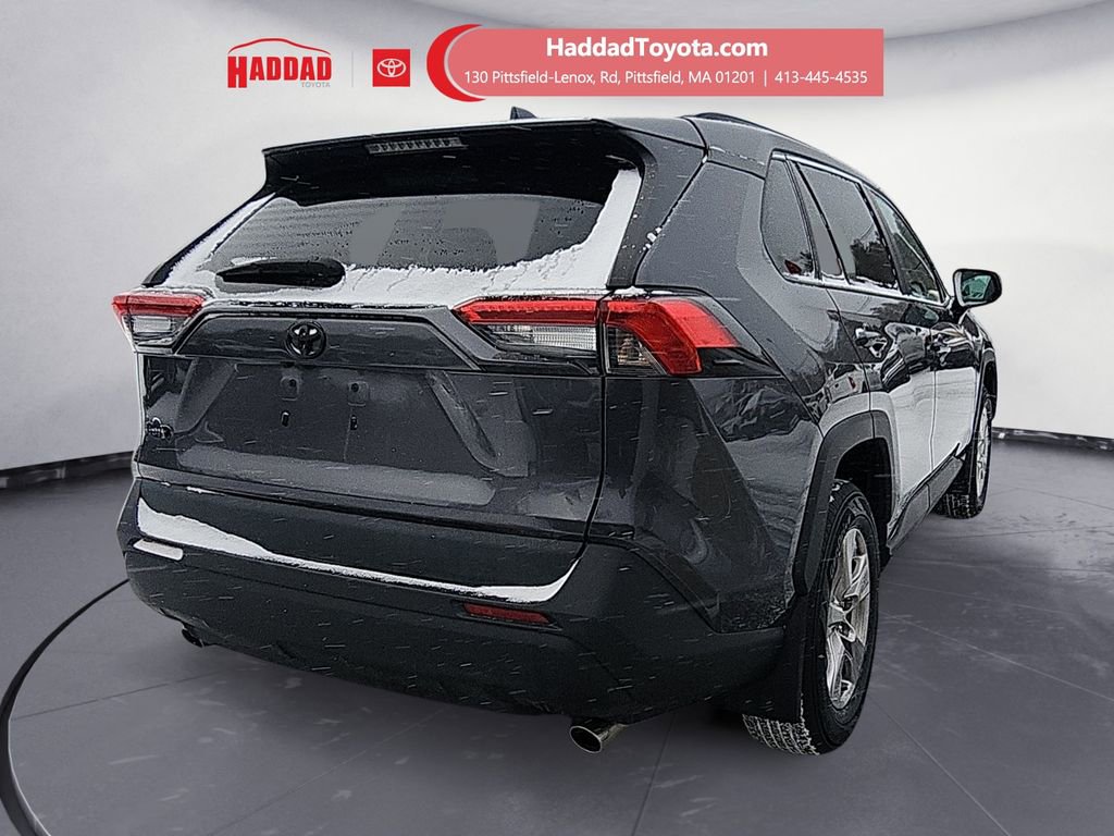Used 2021 Toyota RAV4 LE image 5
