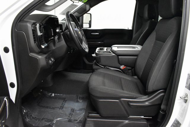 Used 2024 Chevrolet Silverado 2500 LT w/ Snow Plow Prep/Camper Package image 11