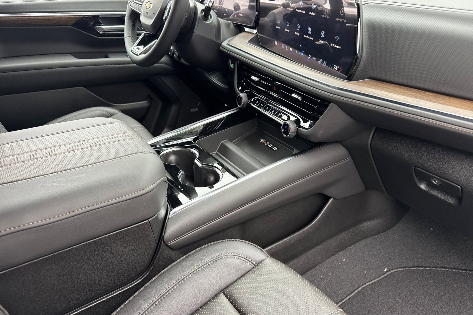 New 2026 Chevrolet Suburban High Country image 16