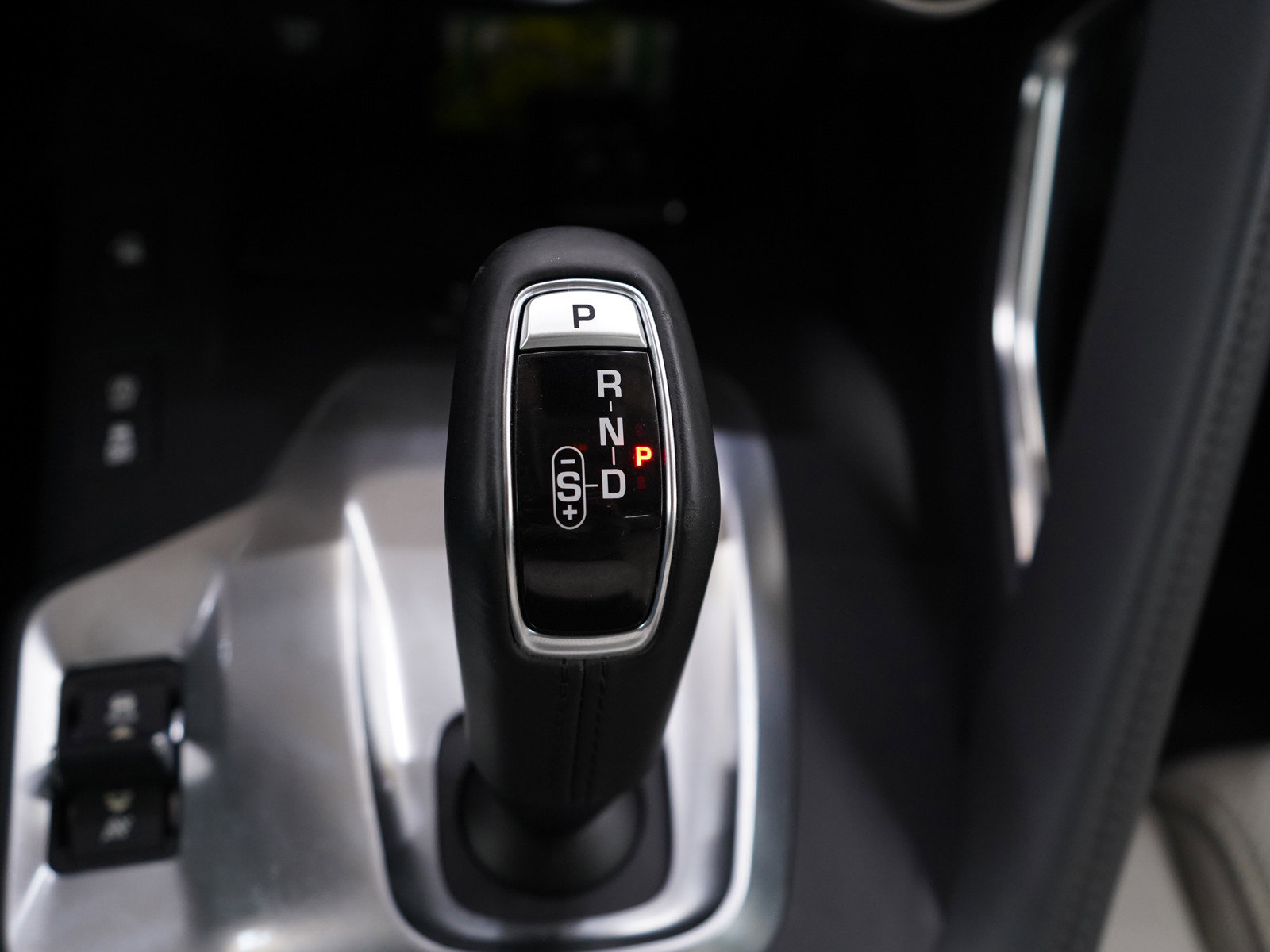 Used 2019 Jaguar E-PACE S image 25