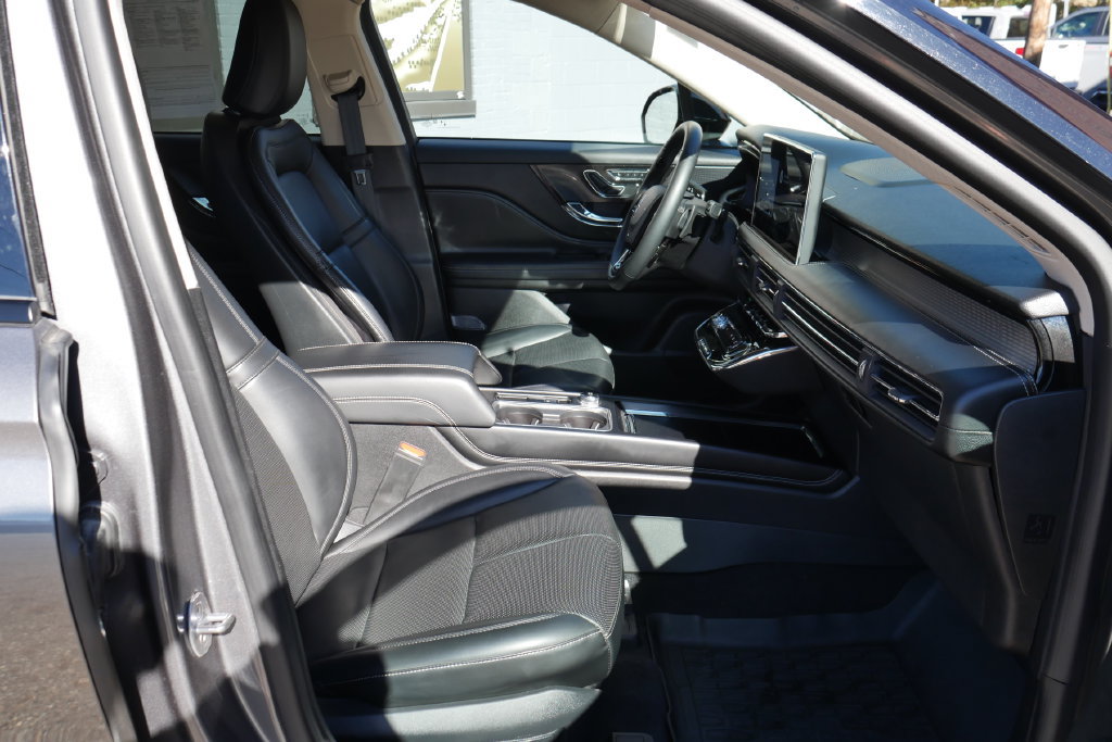 Used 2024 Lincoln Corsair AWD w/ Equipment Group 101A image 10