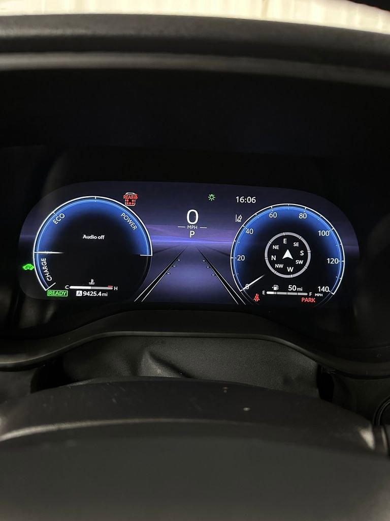 Used 2025 Toyota Sienna XSE image 21