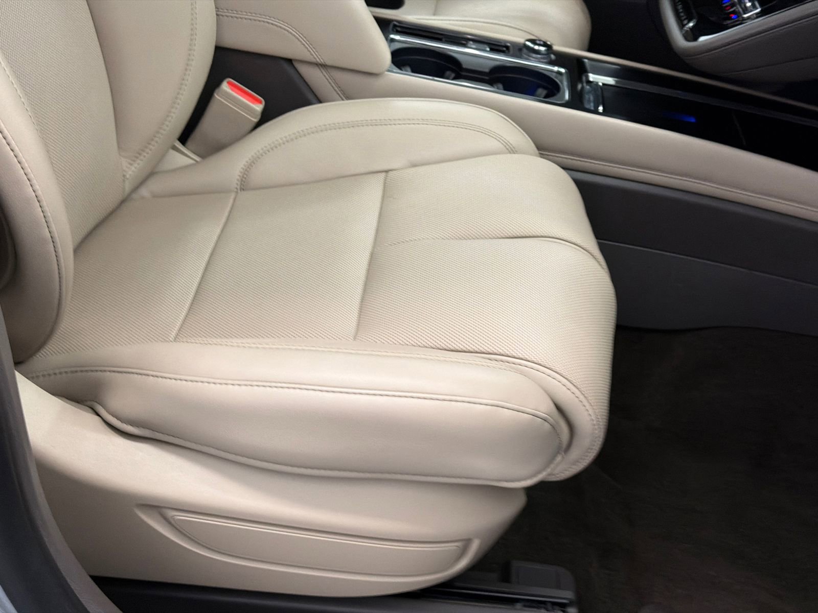 Certified 2022 Lincoln Corsair Grand Touring w/ Elements Technology Bundle AWD/4WD image 12