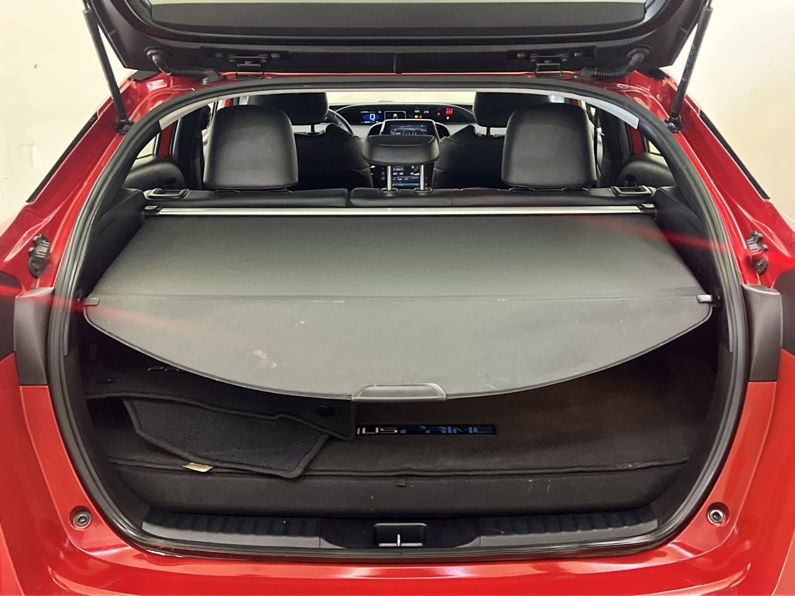 Used 2021 Toyota Prius Prime XLE w/ Carpet Mat Package (TMS) FWD image 24