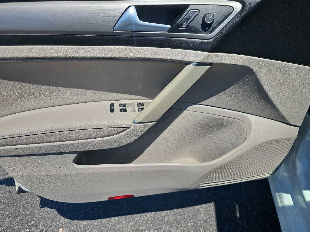 Used 2015 Volkswagen Golf S FWD image 7